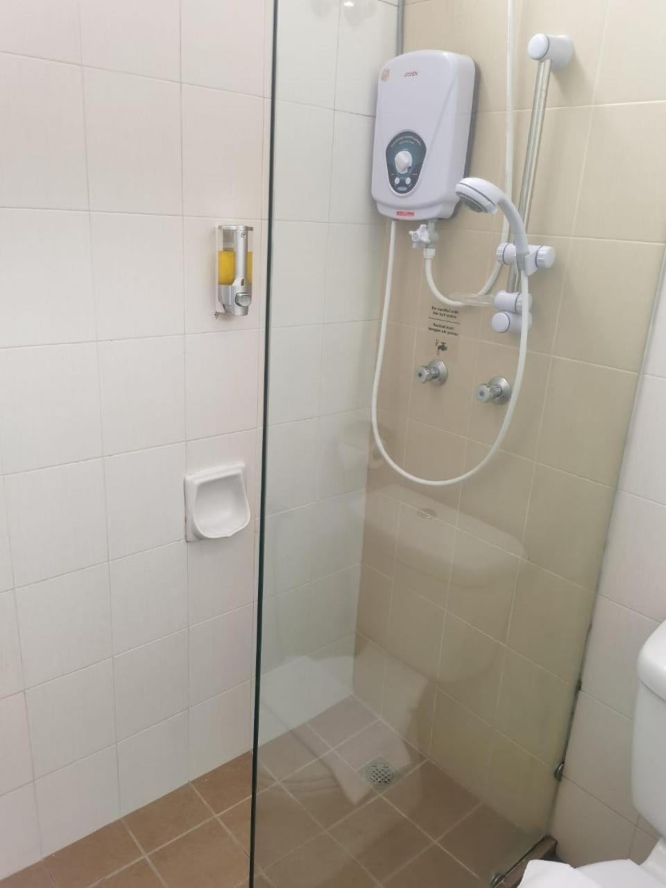 Lovita Hotel Куантан Экстерьер фото